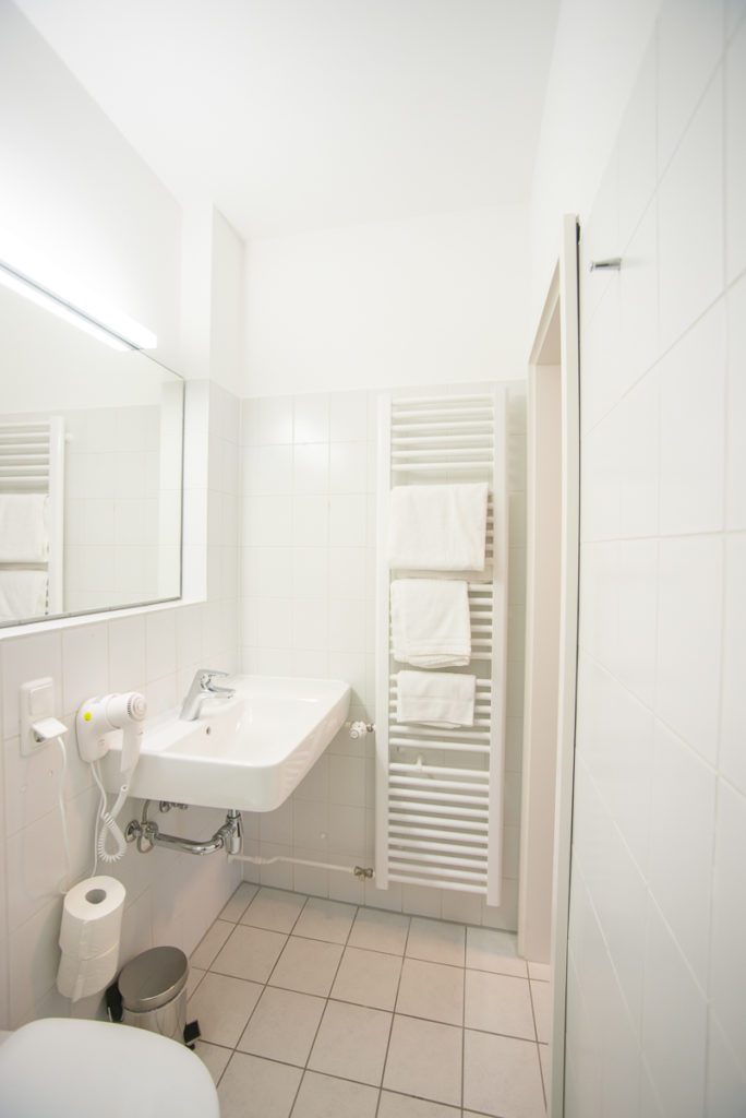 Sanitäreinrichtung eines Klinikzimmer Standard in unserer Entzugsklinik